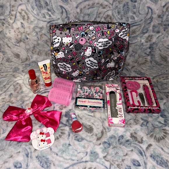 Hello Kitty Travel Case Bundle